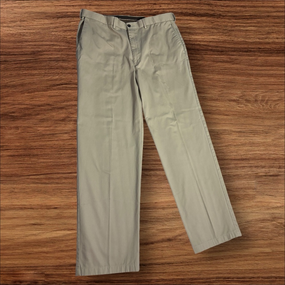 Haggar Men’s Size 38 X 34 Flat Front Khaki Pants